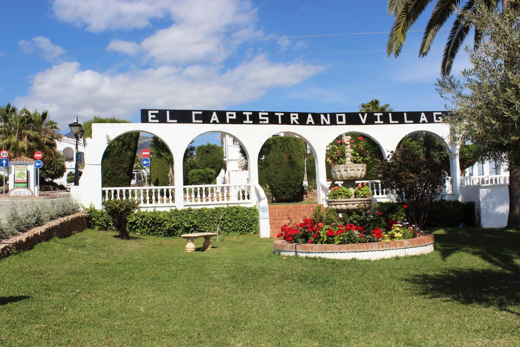 Apartamento Capistrano Village Nerja Luaran gambar